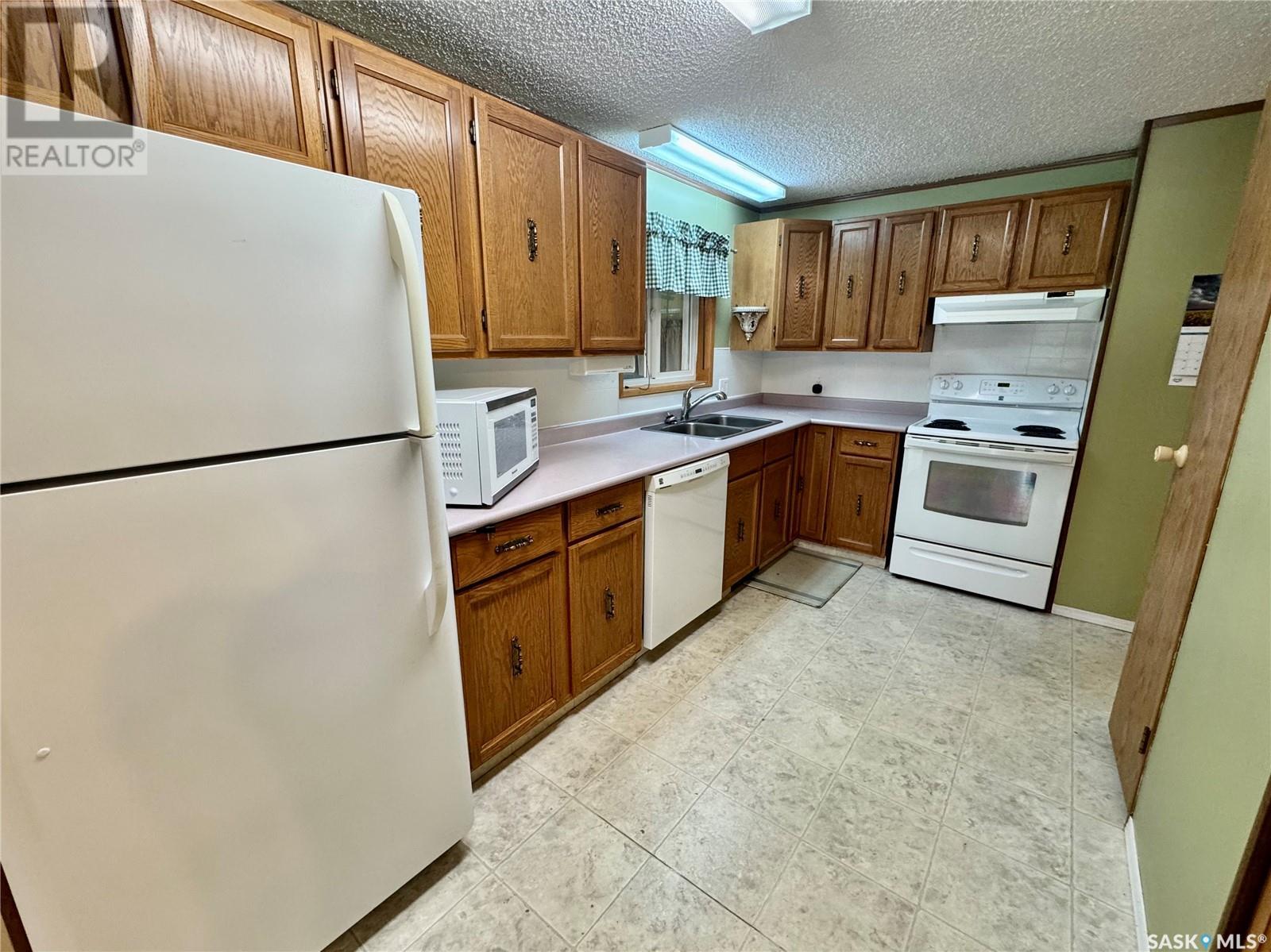 Property at 534 Railway AVENUE SE image 4
