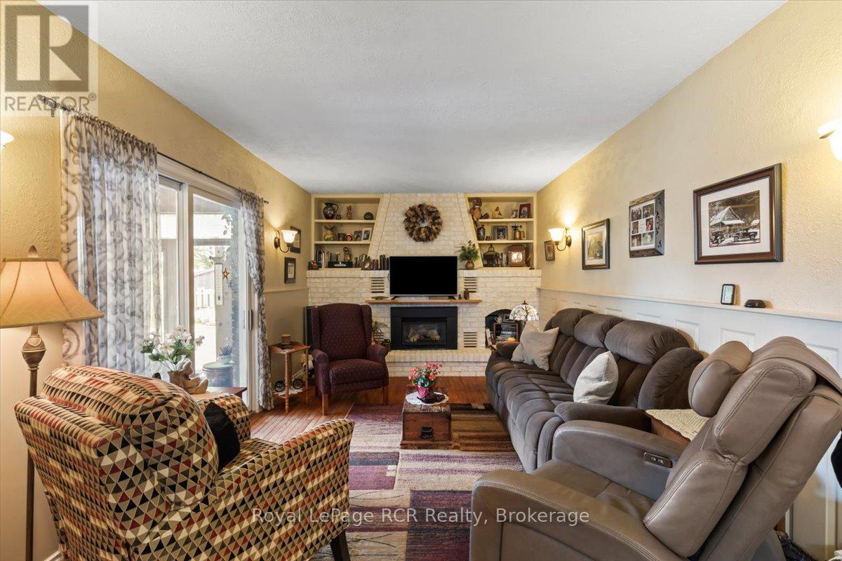 295 2nd Street, Hanover, Ontario  N4N 1A4 - Photo 13 - X12321974