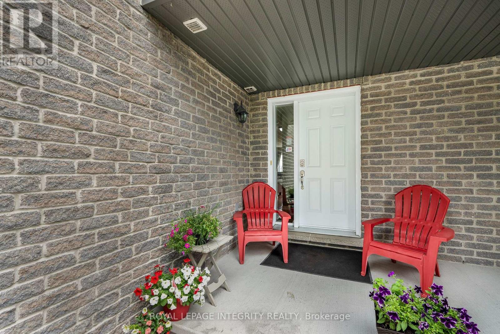 216 Eliot Street, Clarence-Rockland, Ontario  K4K 0E6 - Photo 3 - X12322012