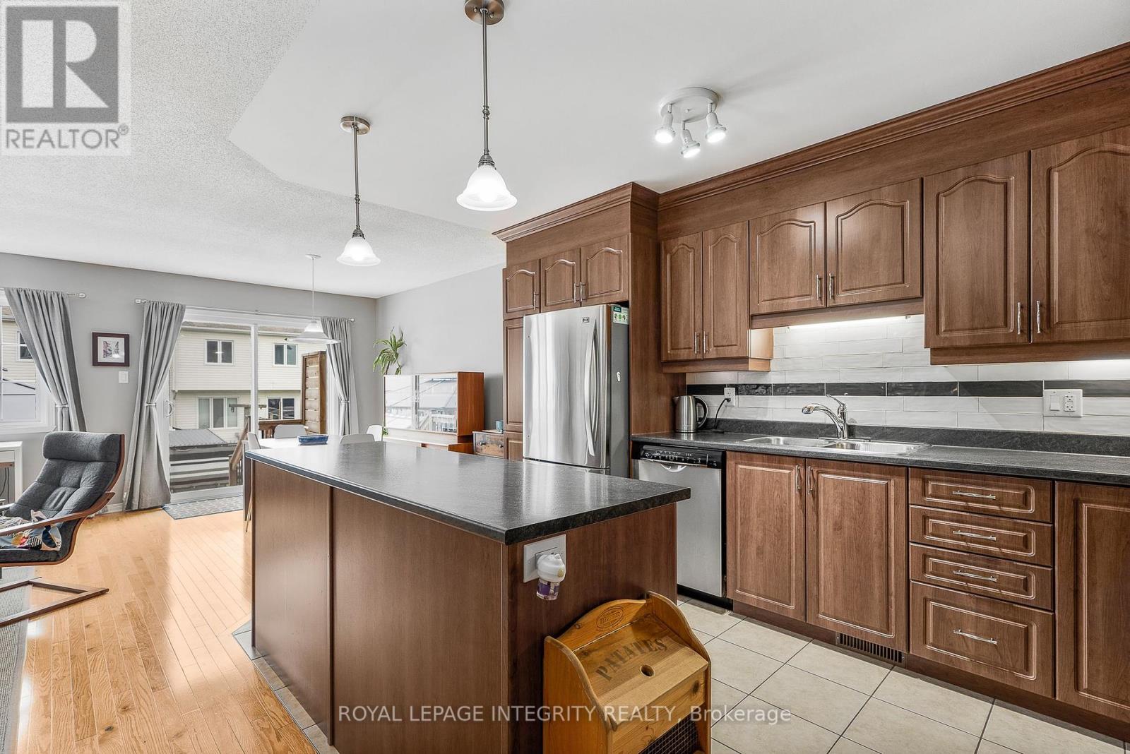 216 Eliot Street, Clarence-Rockland, Ontario  K4K 0E6 - Photo 6 - X12322012