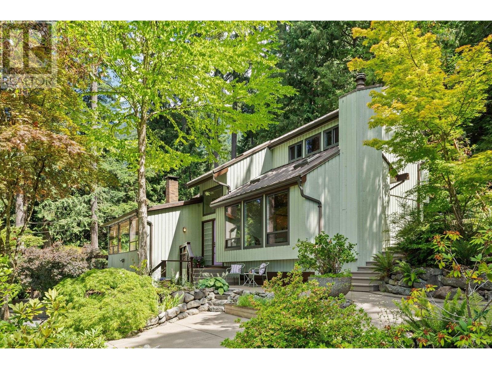 385 Oceanview Road, Lions Bay, British Columbia  V0N 2E0 - Photo 2 - R3033102