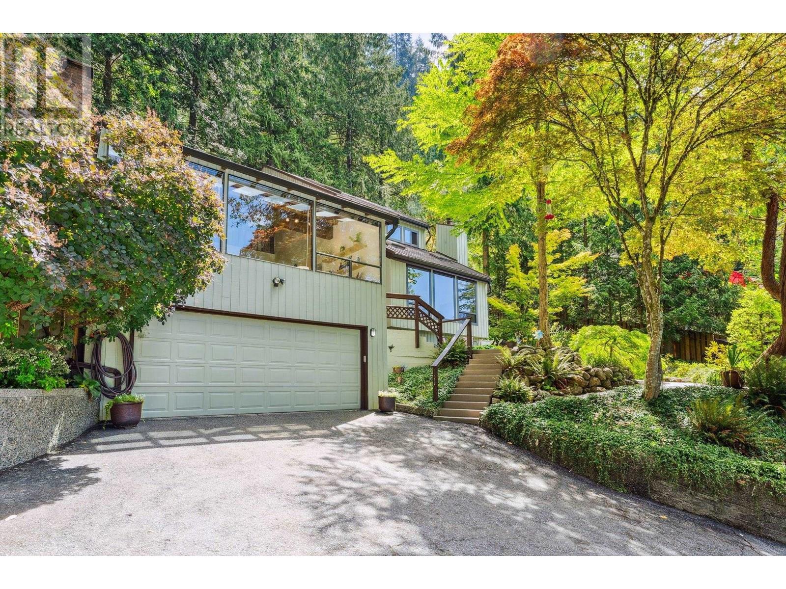 385 Oceanview Road, Lions Bay, British Columbia  V0N 2E0 - Photo 3 - R3033102