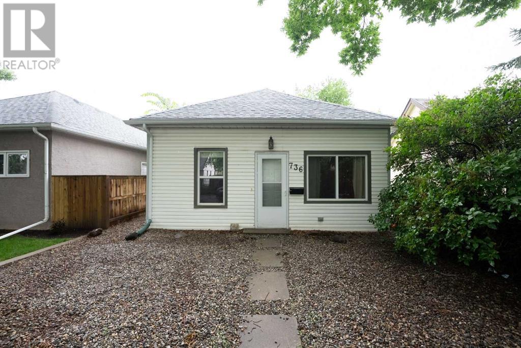 Property at 736 17 Street N image 1