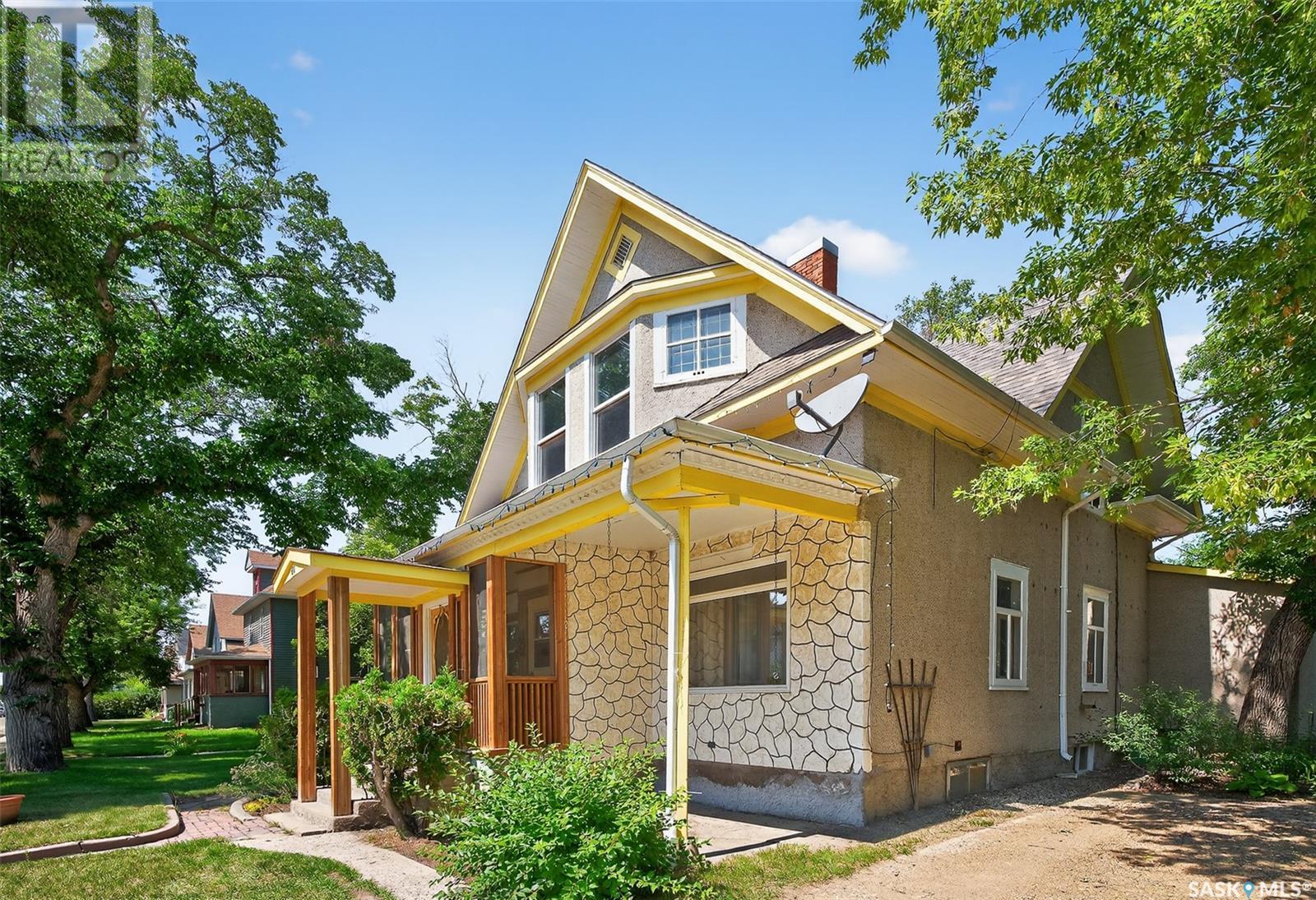 Property at 430 Ominica STREET W image 5