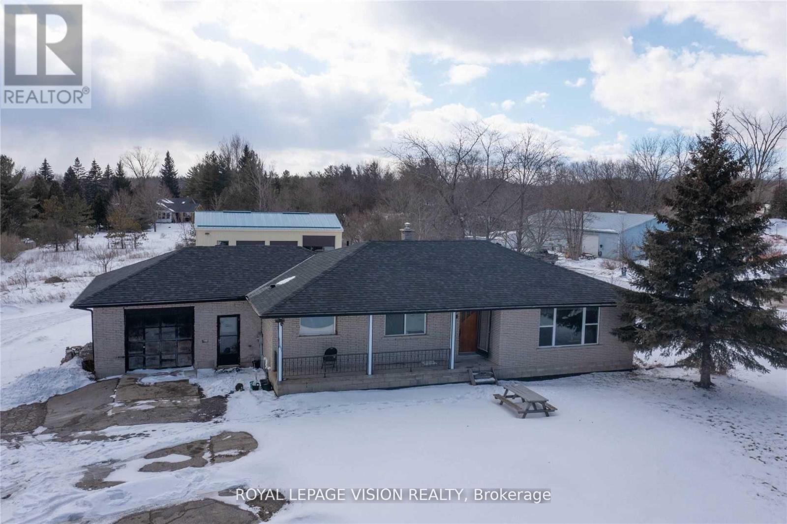 30 QUEEN STREET, Puslinch, Ontario