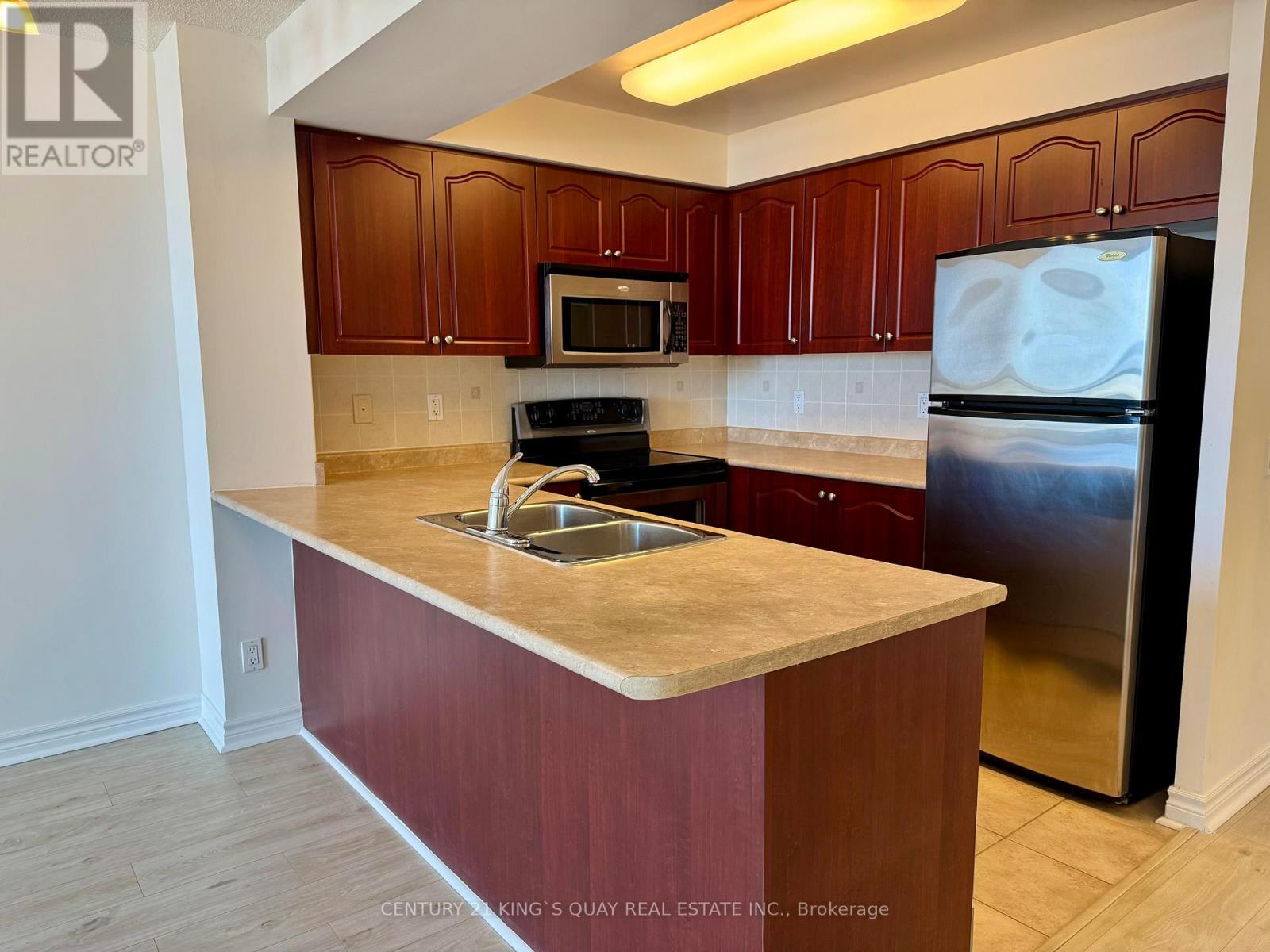 Property at 1008 - 330 RED MAPLE ROAD image 4