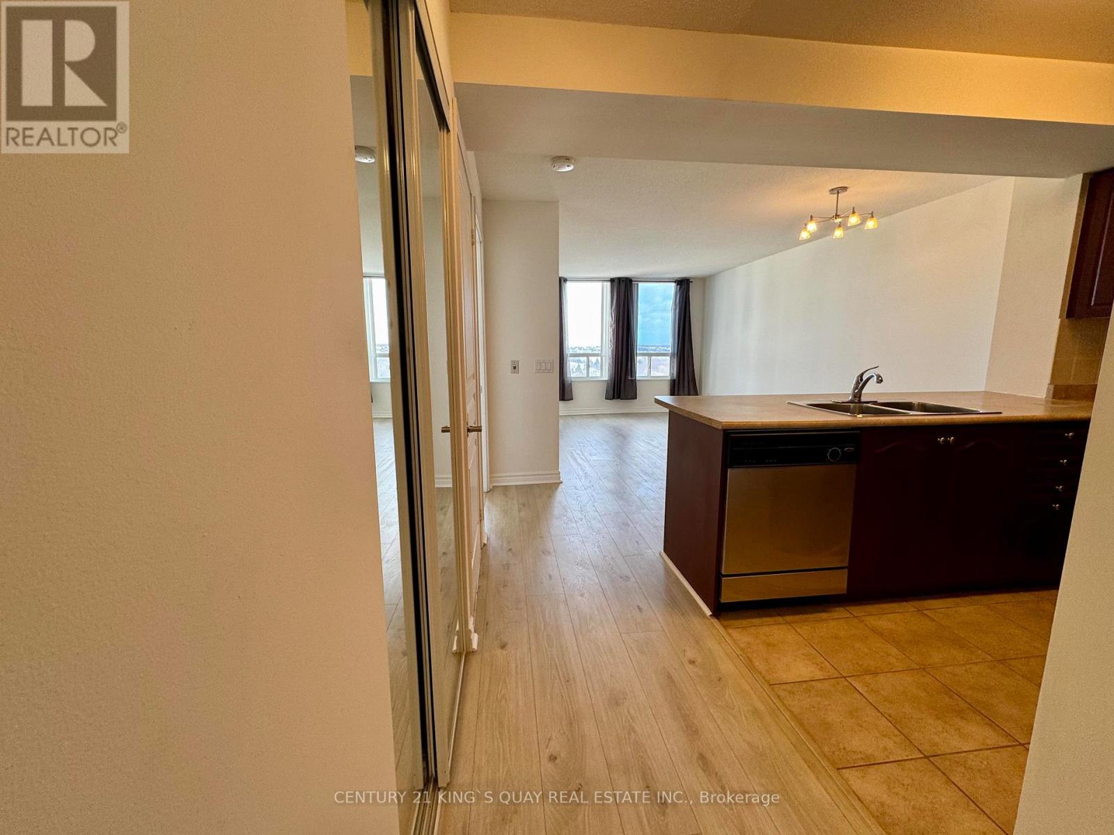 1008 - 330 Red Maple Road, Richmond Hill, Ontario  L4C 0T6 - Photo 6 - N12322080