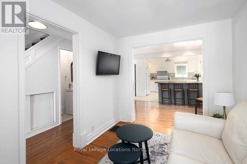 166 Clark Street, Blue Mountains, Ontario  N0H 1J0 - Photo 5 - X12322117