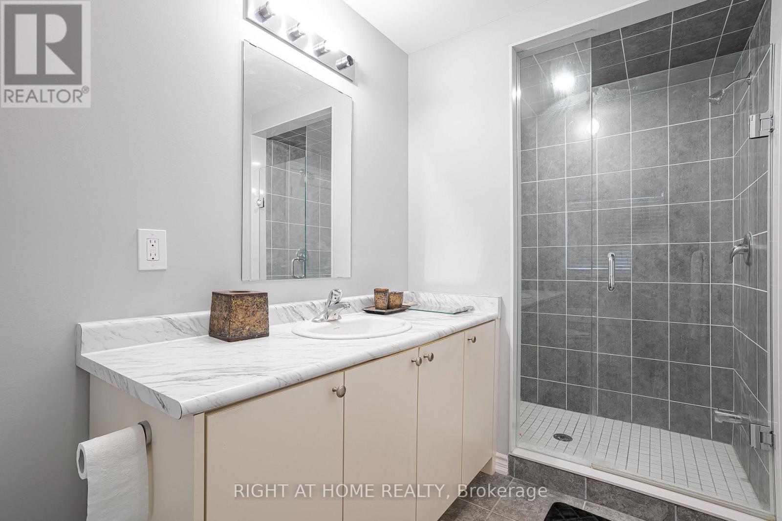 192 Closson Drive, Whitby, Ontario  L1P 0M6 - Photo 11 - E12322151