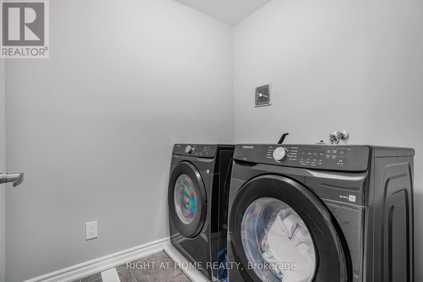 192 Closson Drive, Whitby, Ontario  L1P 0M6 - Photo 6 - E12322151