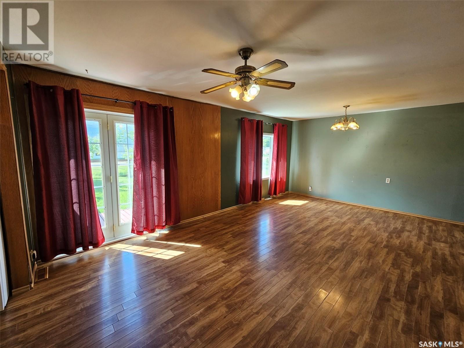 300 Mgr Jean Gaire Avenue, Storthoaks Rm No. 31, Saskatchewan  S0C 0J0 - Photo 6 - SK014509