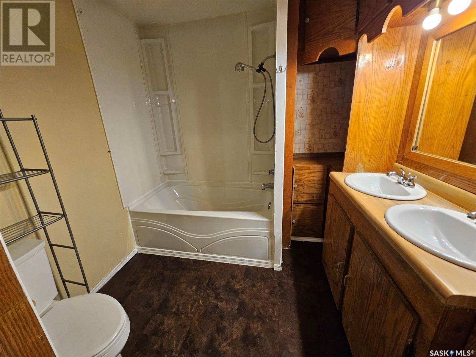 300 Mgr Jean Gaire Avenue, Storthoaks Rm No. 31, Saskatchewan  S0C 0J0 - Photo 8 - SK014509