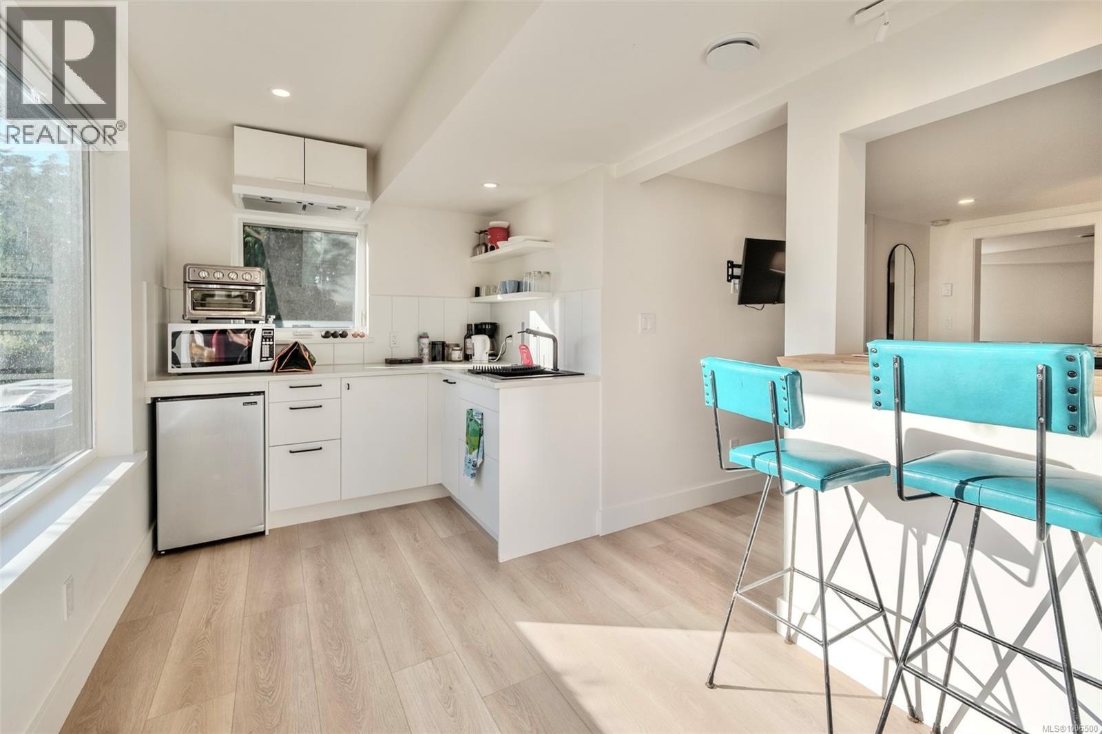 260 Neill St, Tofino, British Columbia  V0R 2Z0 - Photo 23 - 1006500