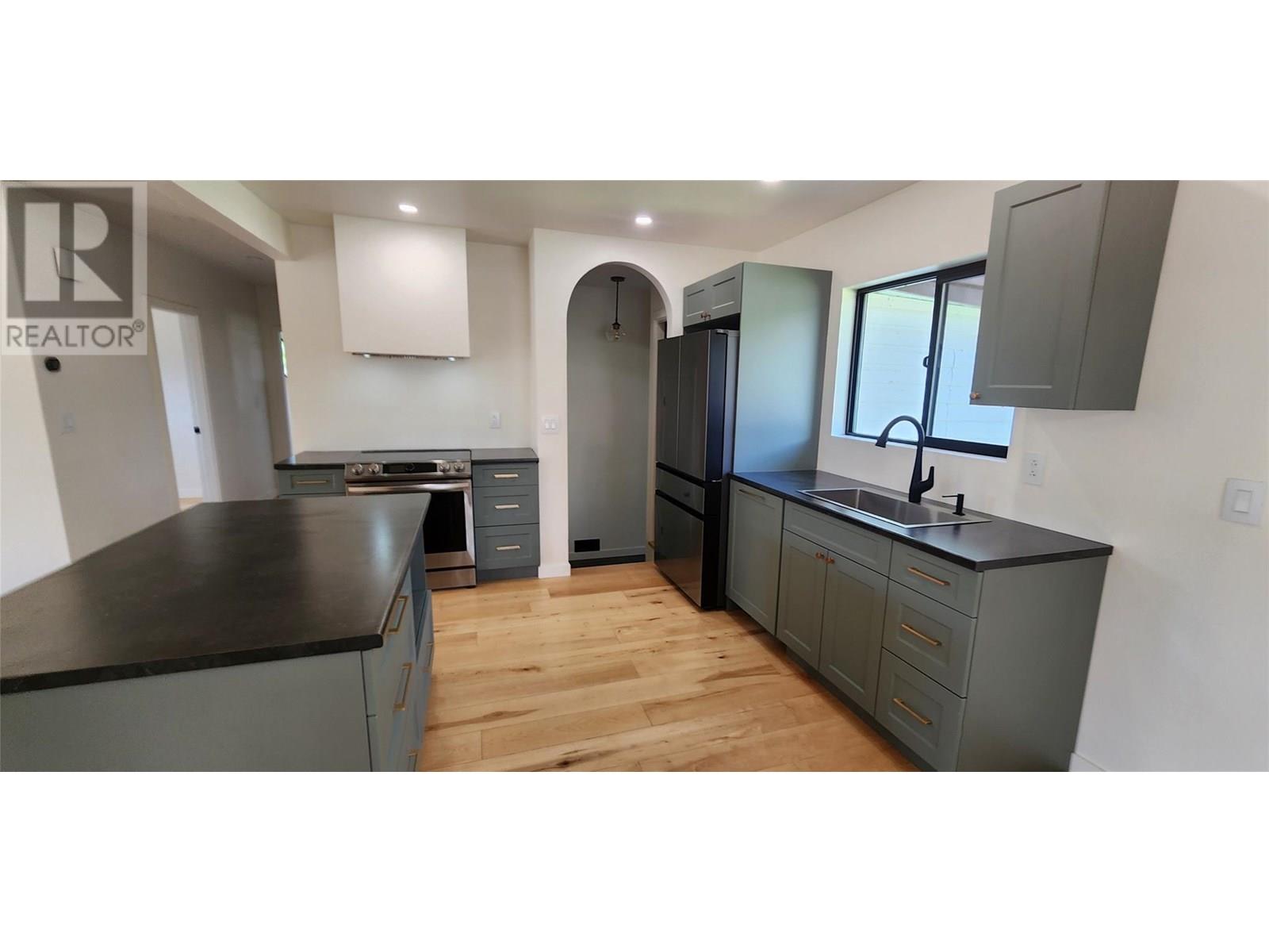 6295 College Road, Grand Forks, British Columbia  V0H 1H2 - Photo 6 - 10358122