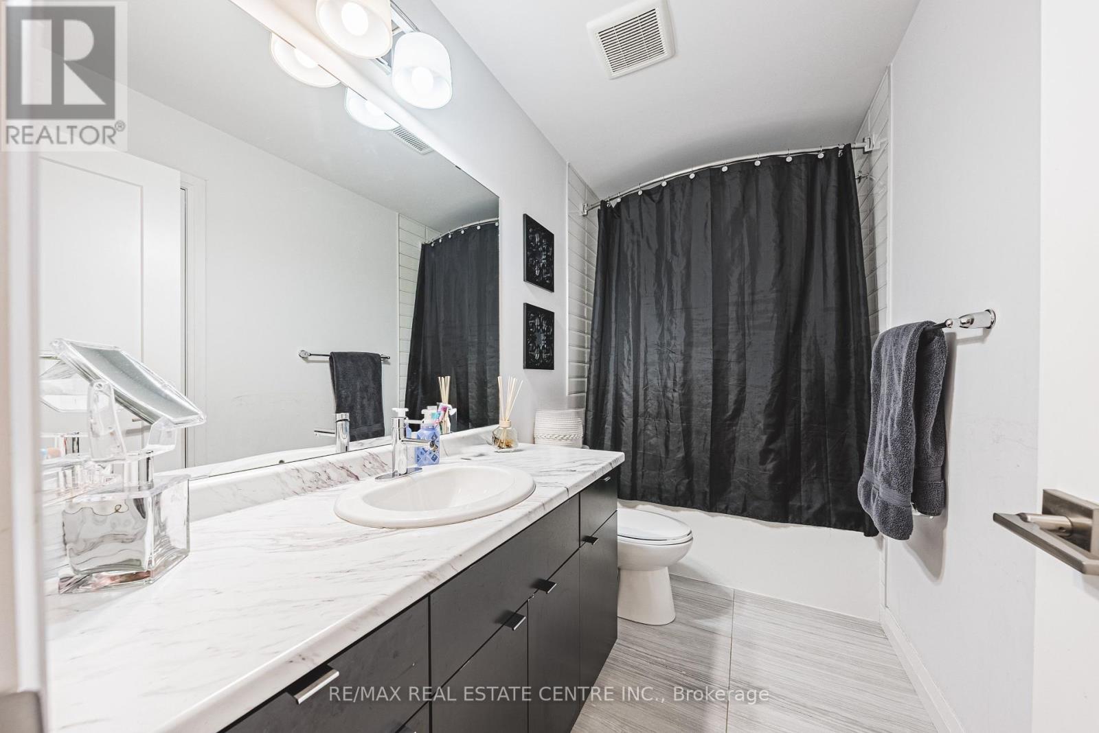 26 - 35 Midhurst Heights, Hamilton, Ontario  L8J 0K9 - Photo 23 - X12322166