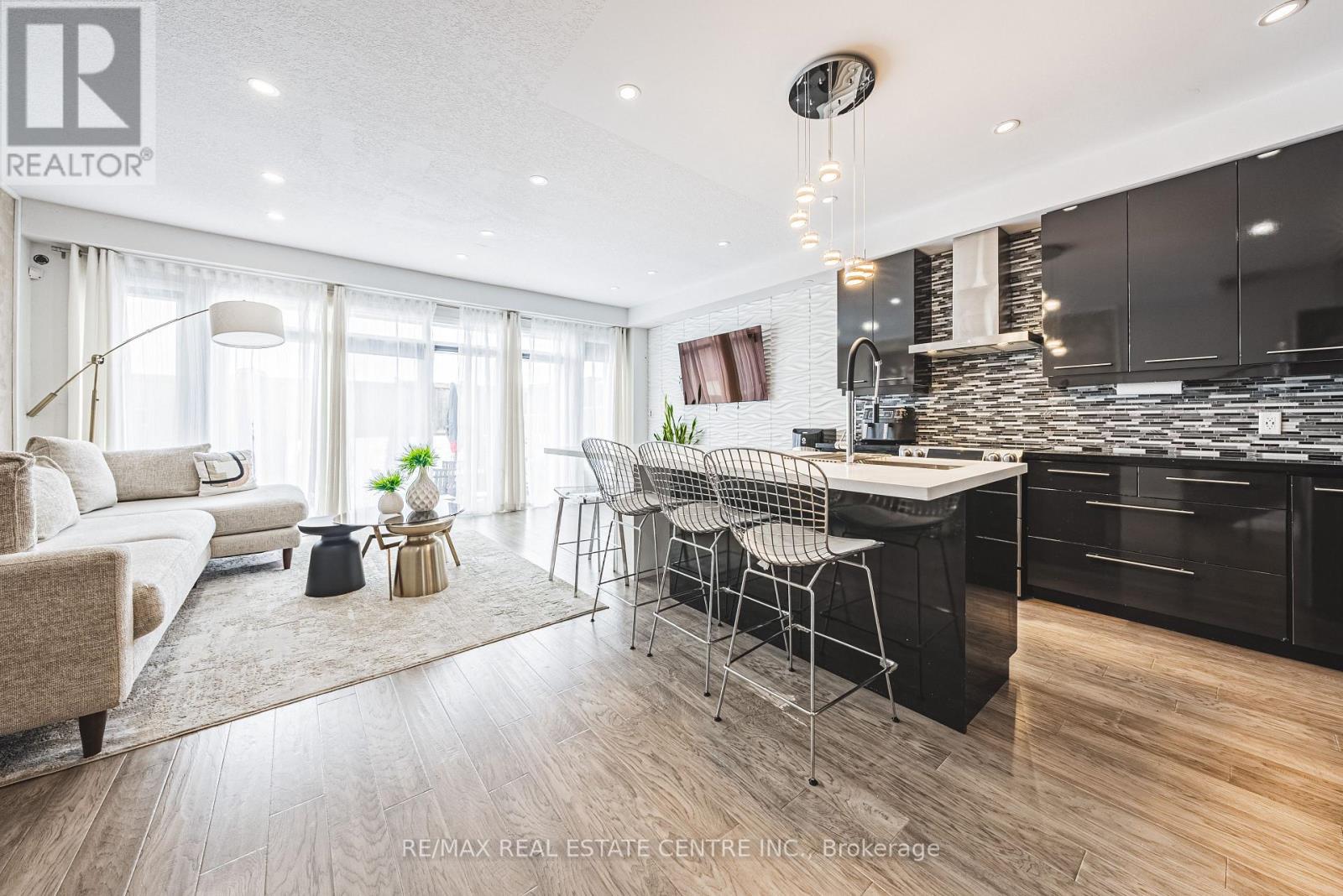 26 - 35 Midhurst Heights, Hamilton, Ontario  L8J 0K9 - Photo 8 - X12322166