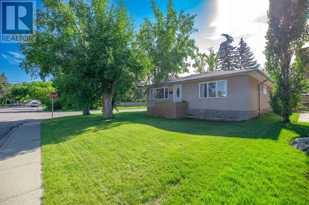 Property at 1141 43 Street SW image 4