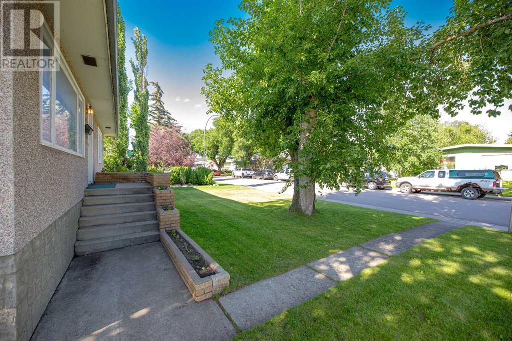 Property at 1141 43 Street SW image 5