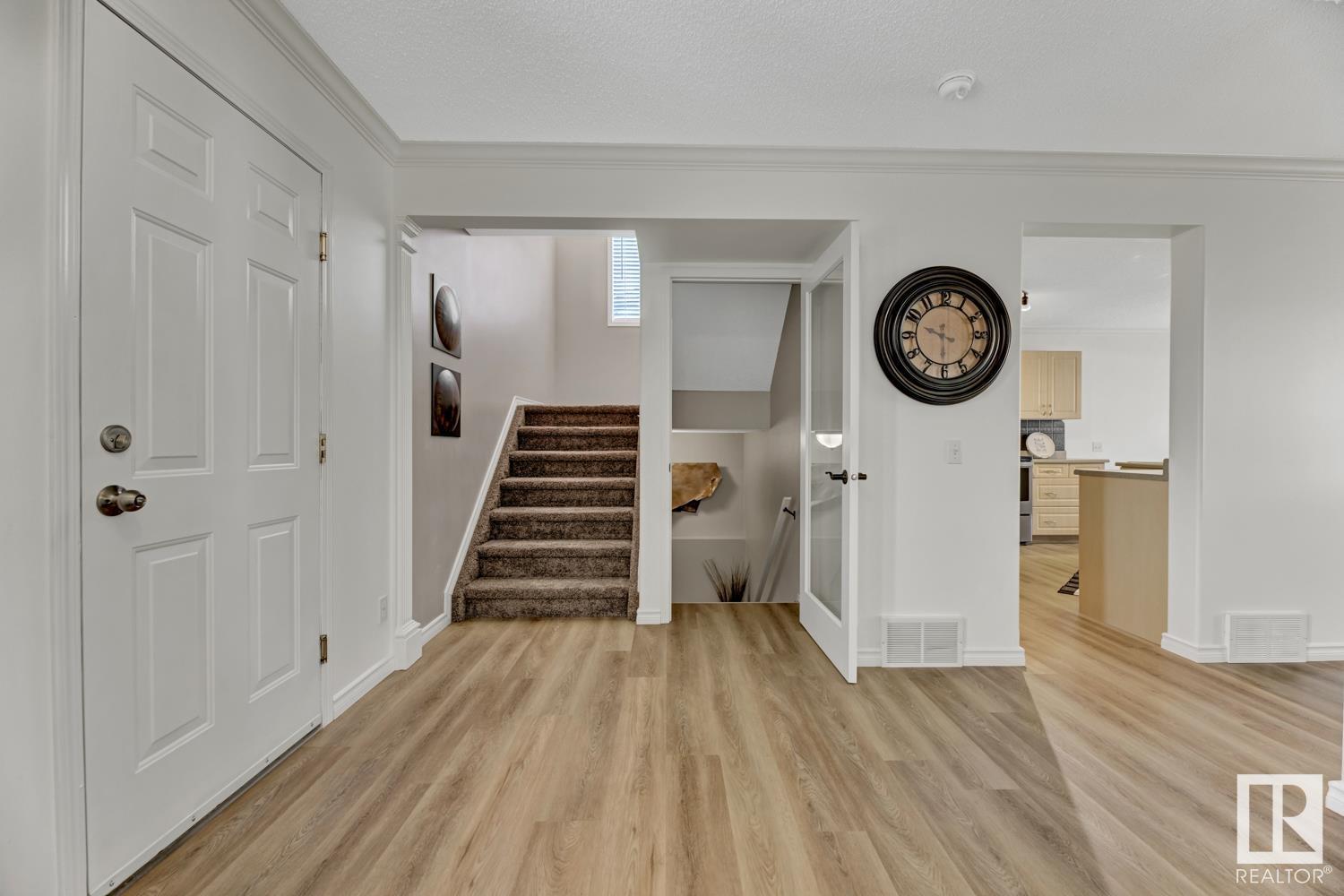 Property at 8 LAKEWOOD CV N image 5