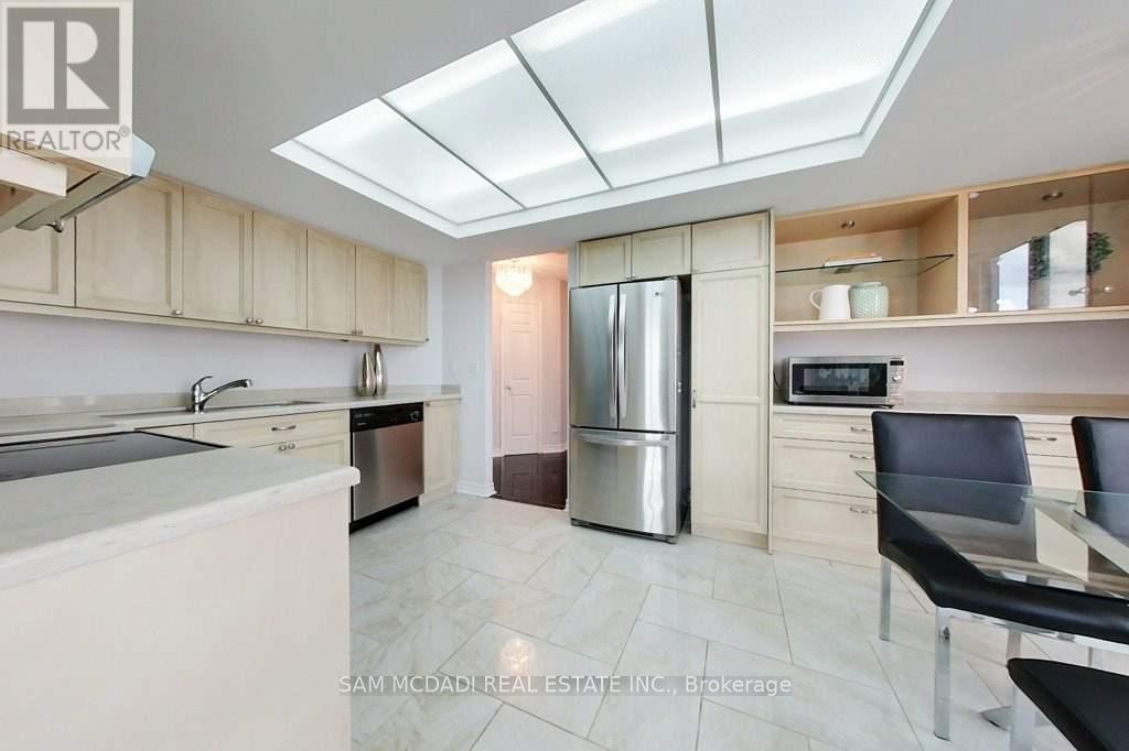 1411 - 55 Kingsbridge Garden Circle, Mississauga, Ontario  L5R 1Y1 - Photo 6 - W12322199