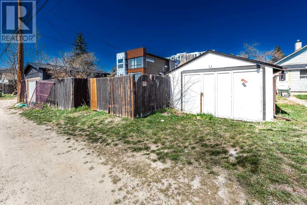 219 15 Avenue Ne, Calgary, Alberta  T2E 1H1 - Photo 6 - A2219820