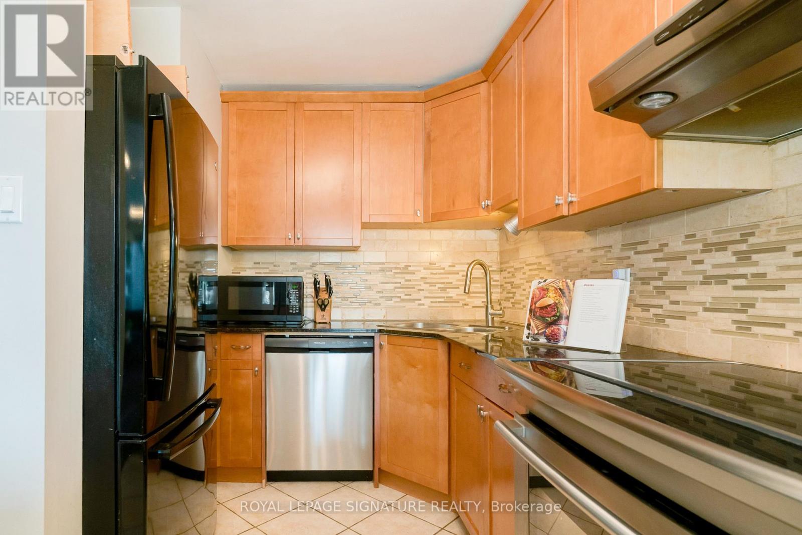 Property at 235 - 4005 DON MILLS ROAD image 4