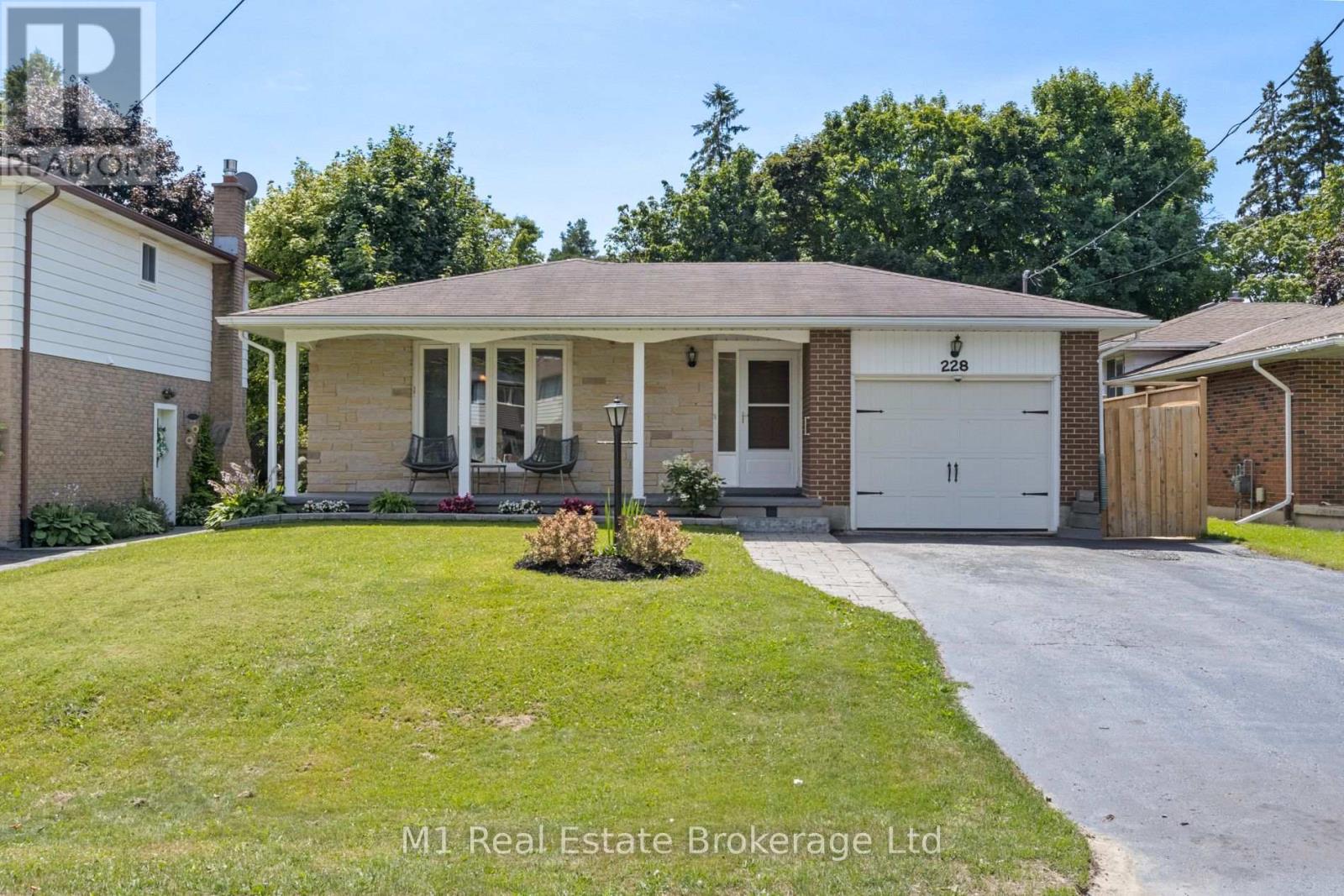 Property at 228 ADELAIDE STREET image 1