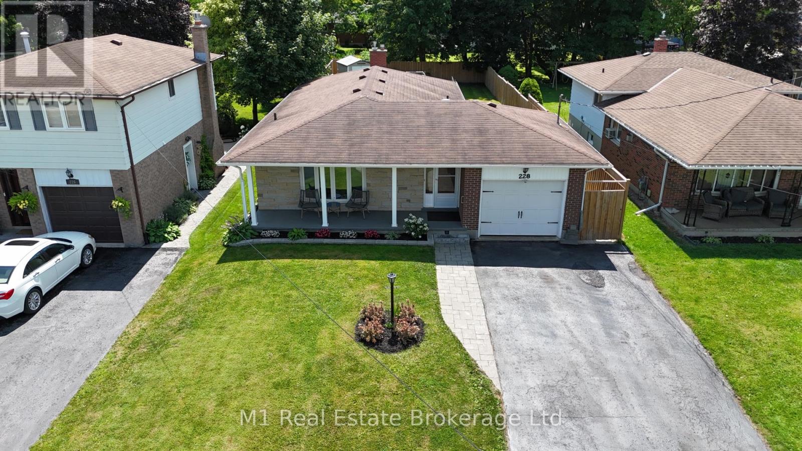 Property at 228 ADELAIDE STREET image 2