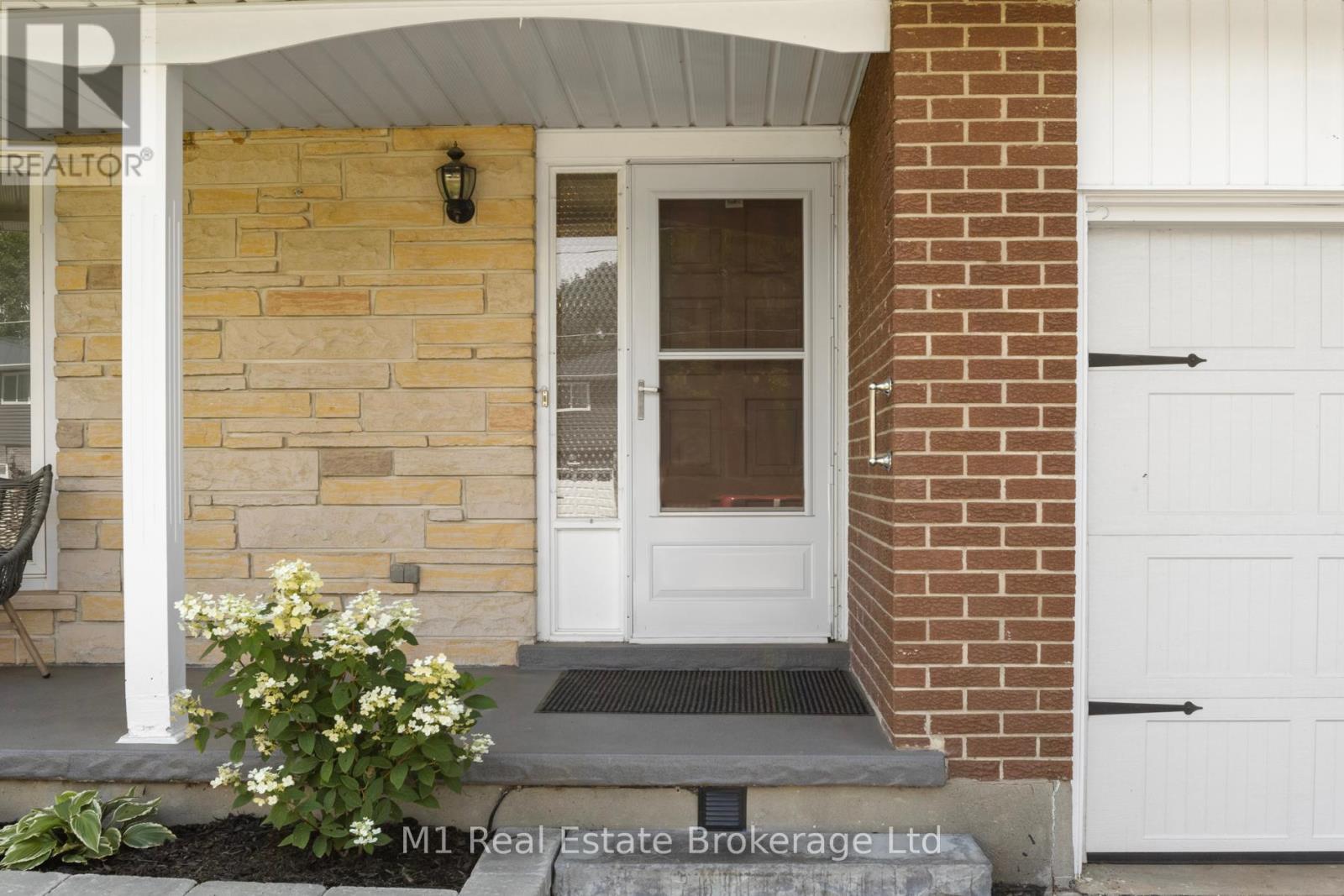 Property at 228 ADELAIDE STREET image 3