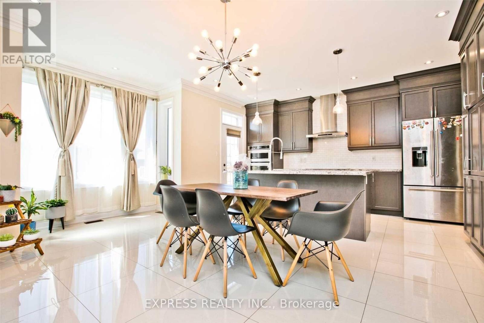 Property at 37 BLAZING STAR STREET image 3