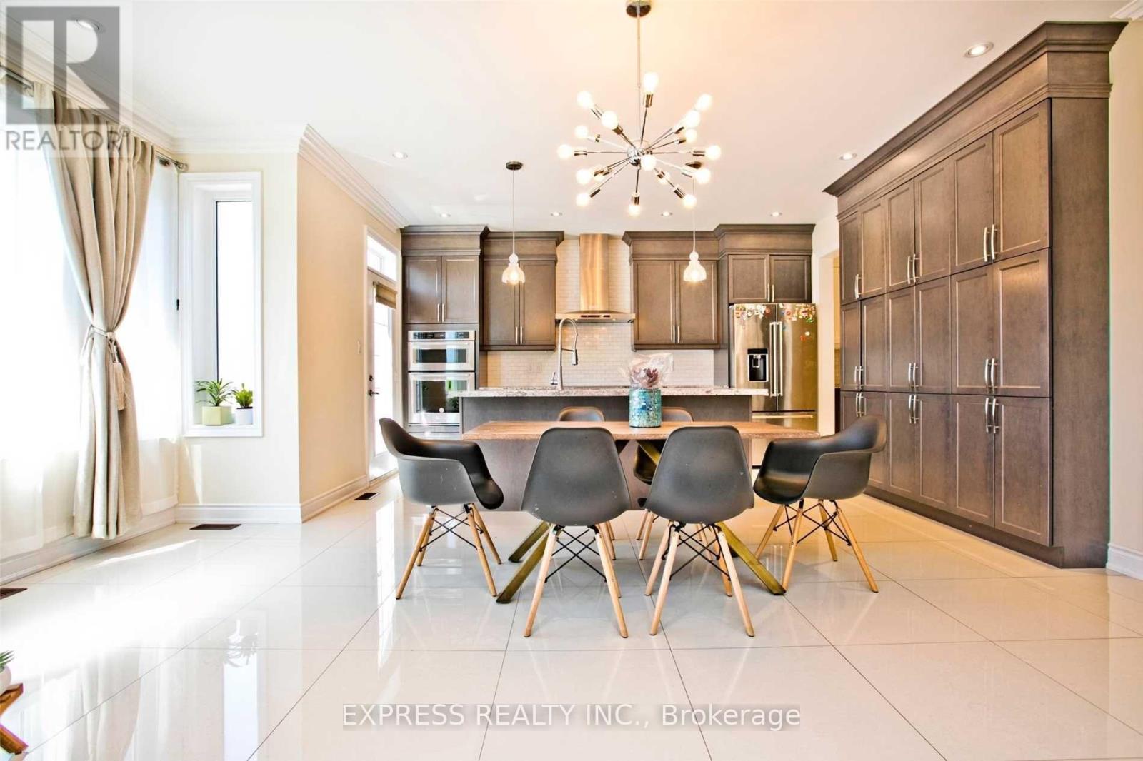 Property at 37 BLAZING STAR STREET image 4
