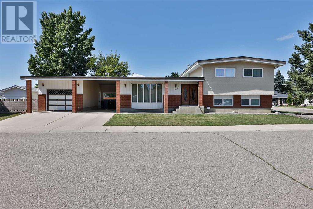 Property at 22 Hawthorne Place N image 1