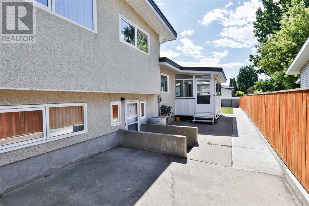 Property at 22 Hawthorne Place N image 5