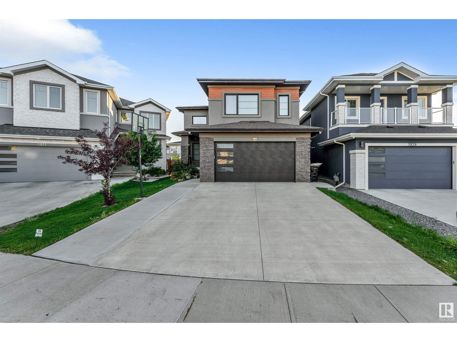 1935 19 AV NW, Edmonton, Alberta