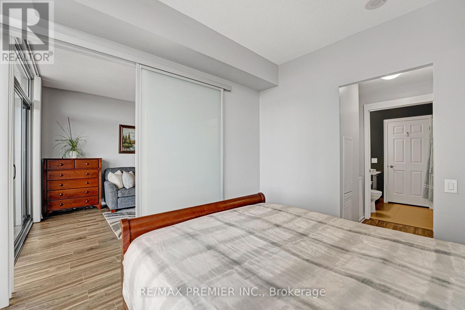 714 - 105 The Queensway, Toronto (High Park-Swansea), Ontario M6S 5B5 - Photo 12 - W12322267