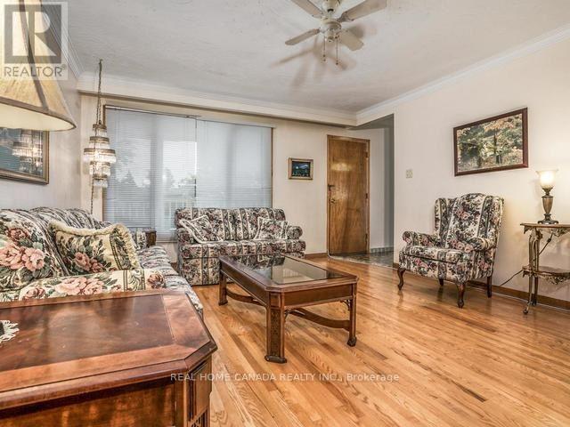 242 Fairglen Avenue, Toronto, Ontario  M1W 1B1 - Photo 3 - E12322283