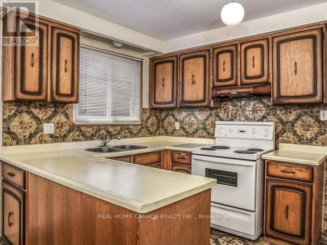 242 Fairglen Avenue, Toronto, Ontario  M1W 1B1 - Photo 6 - E12322283