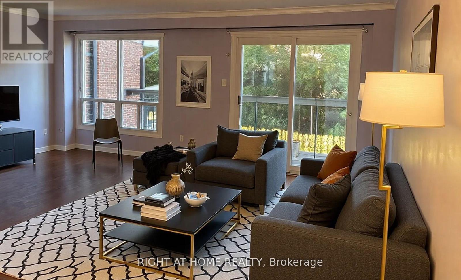 Property at 104 FARM GREENWAY image 1