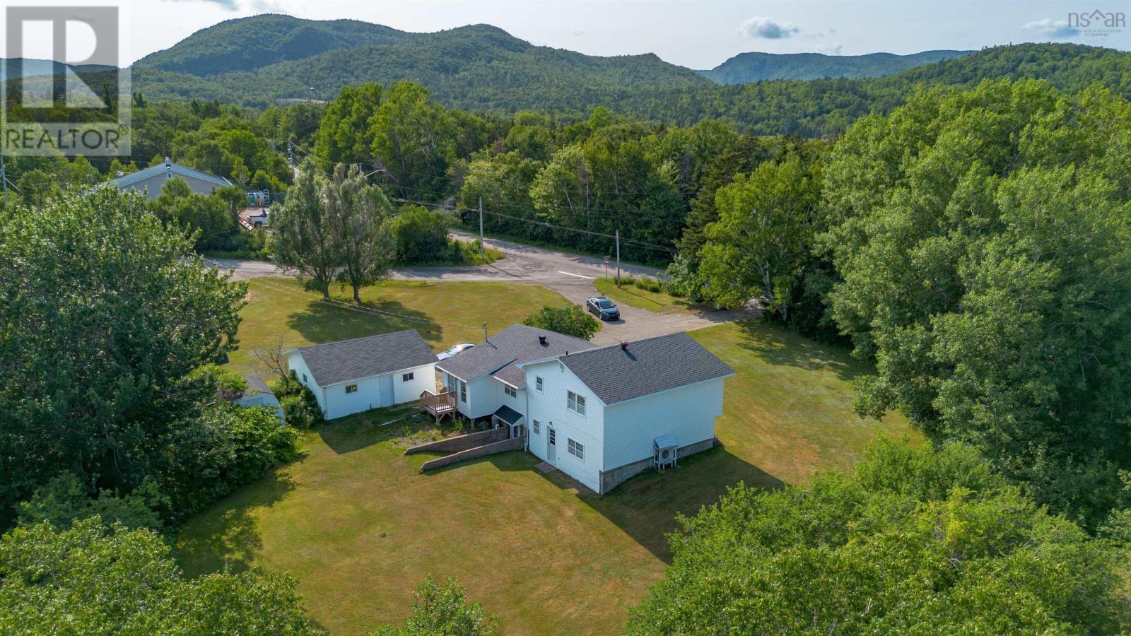 108 Beach Crossing Road, Ingonish Beach, Nova Scotia  B0C 1K0 - Photo 4 - 202519067
