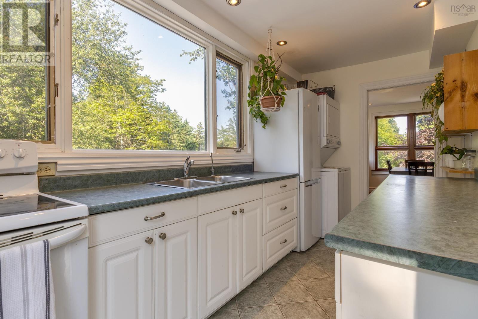 281 Island View Drive, Boutiliers Point, Nova Scotia  B3Z 1R9 - Photo 12 - 202519071