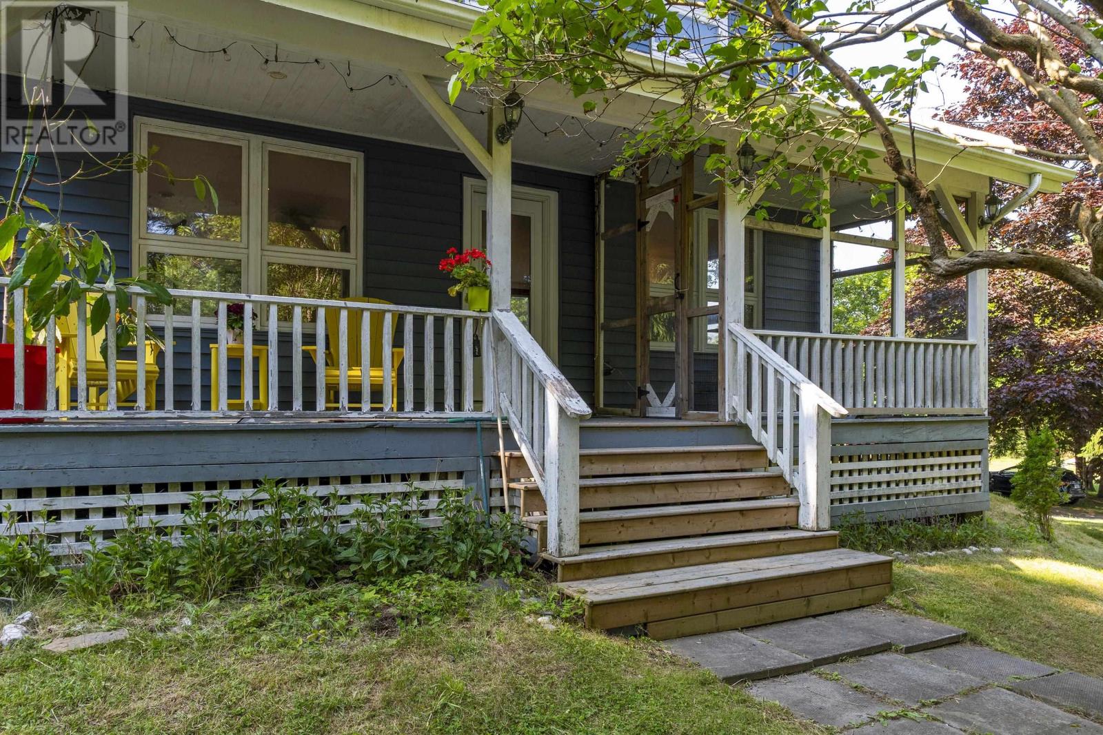 Property at 281 Island View Drive image 4