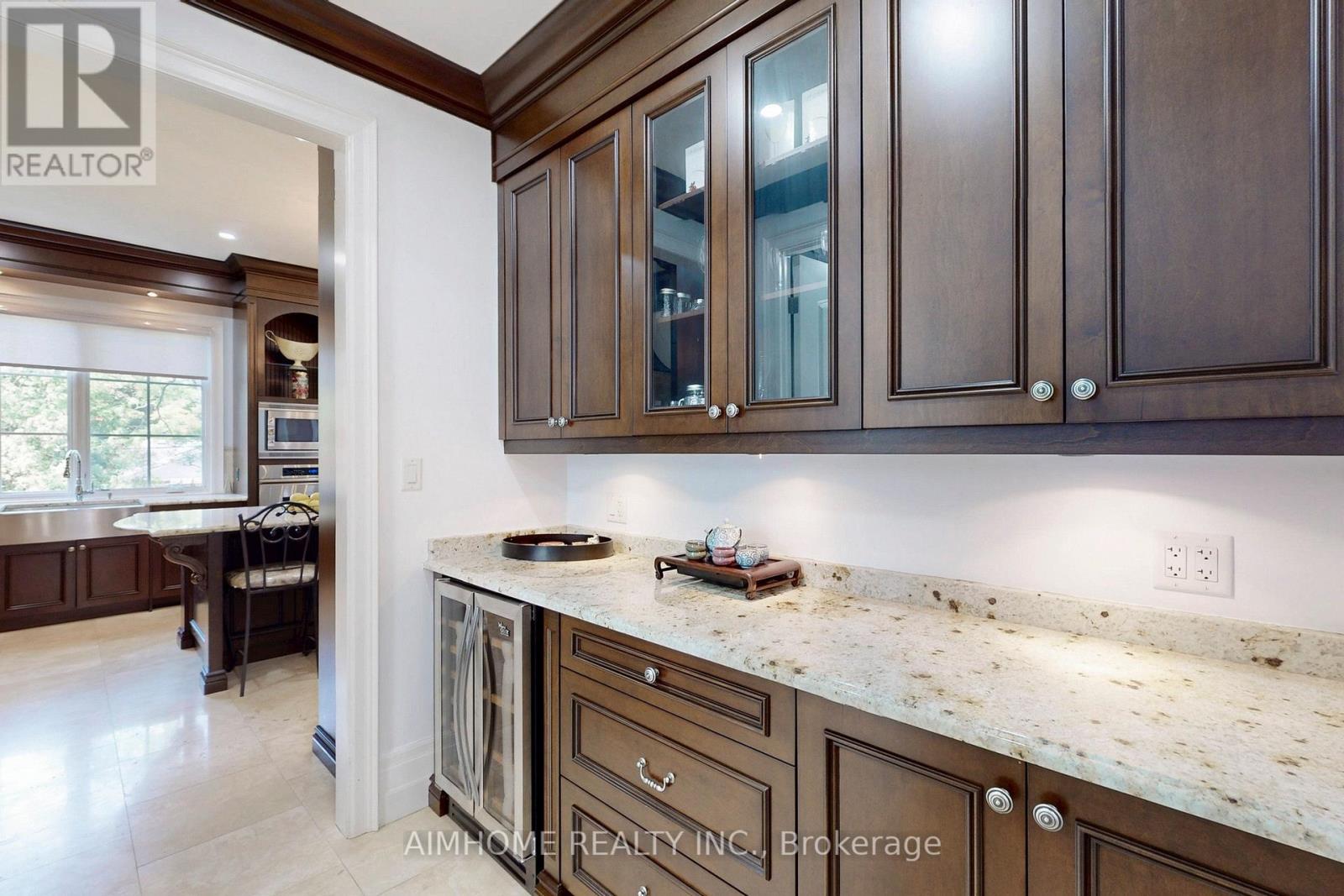 278 Wedgewood Drive, Oakville, Ontario  L6J 4R8 - Photo 14 - W12322362