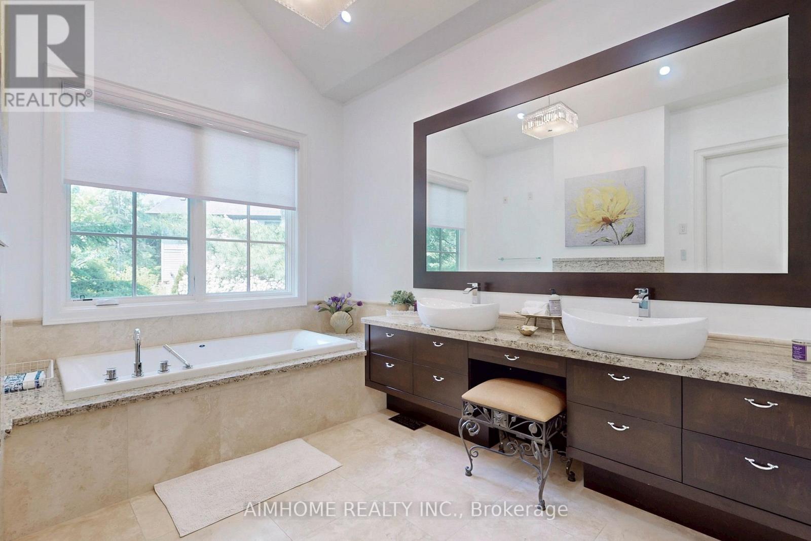 278 Wedgewood Drive, Oakville, Ontario  L6J 4R8 - Photo 17 - W12322362