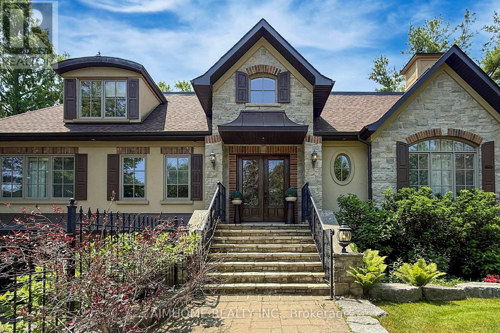 278 Wedgewood Drive, Oakville, Ontario  L6J 4R8 - Photo 2 - W12322362