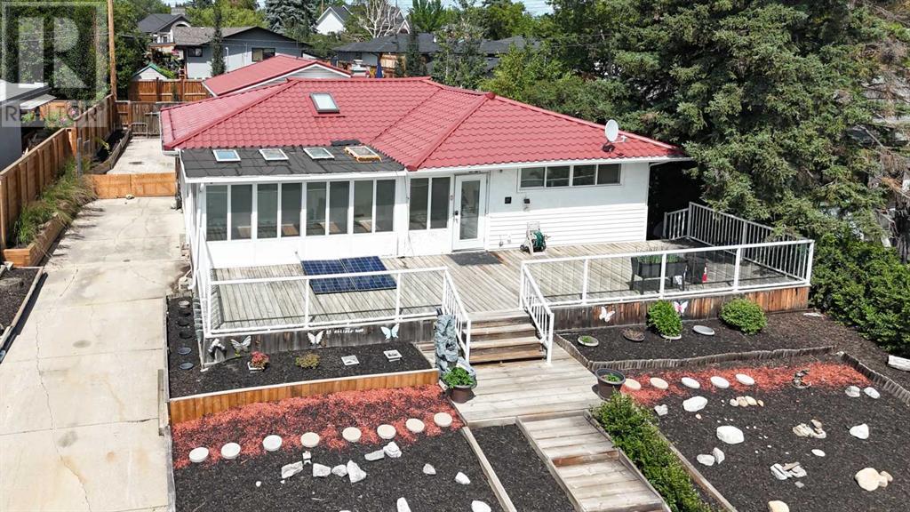 Property at 85 Malibou Road SW image 2