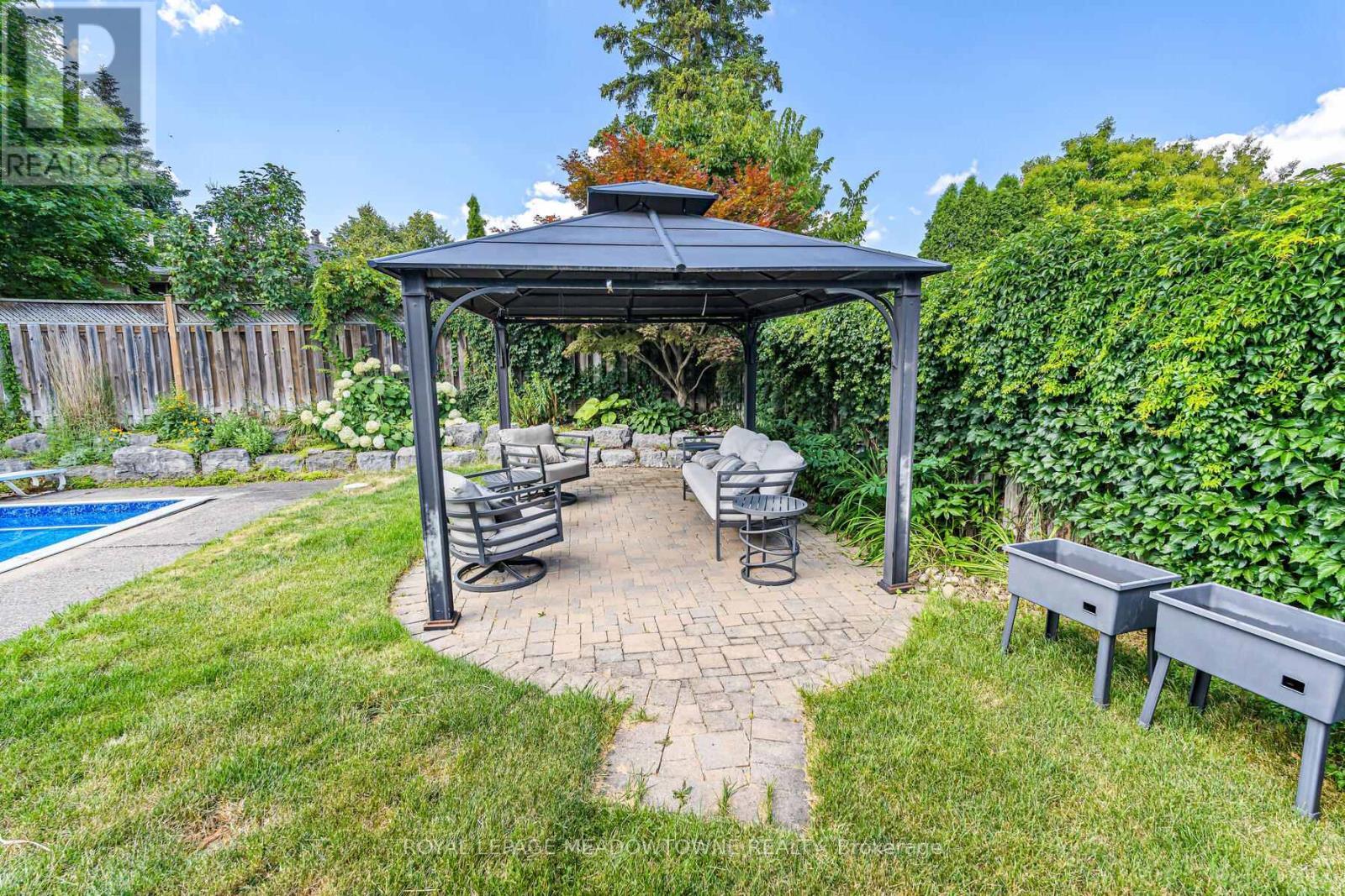 Property at 113 IRWIN CRESCENT image 3