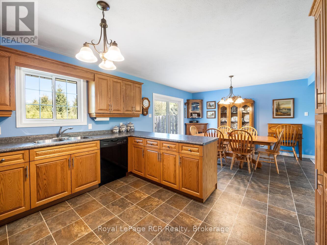 280 Somers Street, Georgian Bluffs, Ontario  N4K 6V5 - Photo 12 - X12187590