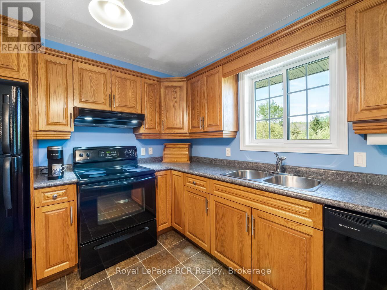 280 Somers Street, Georgian Bluffs, Ontario  N4K 6V5 - Photo 17 - X12187590