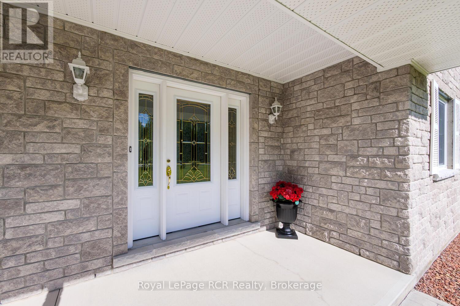 280 Somers Street, Georgian Bluffs, Ontario  N4K 6V5 - Photo 4 - X12187590