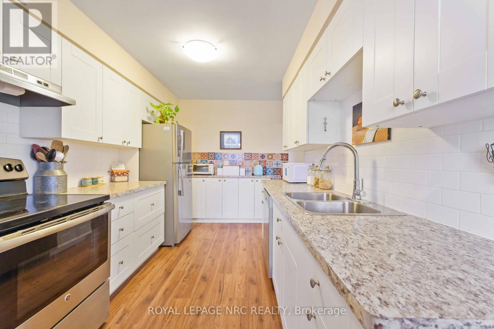 1107 - 35 Towering Heights Boulevard, St. Catharines, Ontario  L2T 3G8 - Photo 12 - X12322391